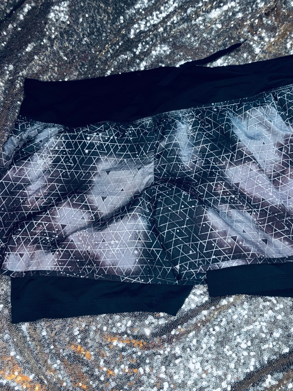 Women's Geometric Print Athletic Shorts - Black/Grey
